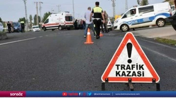Gaziantep'te kamyon ile çarpışan tırın sürücüsü hayatını kaybetti
