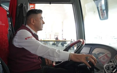  Otobüs firması yolcularına çiğ köfte yoğurup ikram etti