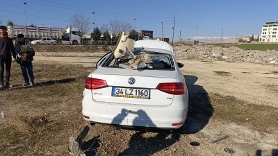  Tırla çarpışan otomobilin sürücüsü yaralandı