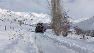  Kar nedeniyle 77 yerleşim yerinin yolu kapandı