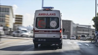  İki otomobilin çarpıştığı kazada 1'i ağır 10 kişi yaralandı