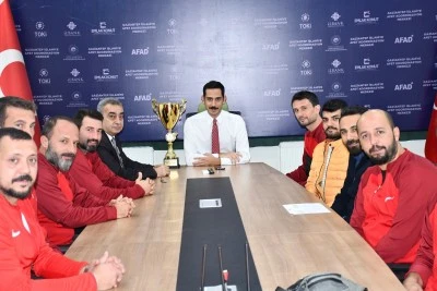 İslahiye Kaymakamlığı Voleybol Takımı Türkiye ikincisi oldu