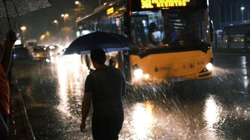 İstanbul'da Yoğun Yağış Trafiği Felç Etti