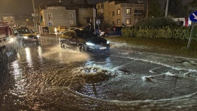 İzmir'de sağanak etkili oldu