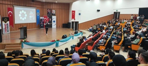 KADES ve UYUMA programları kampüste tanıtıldı