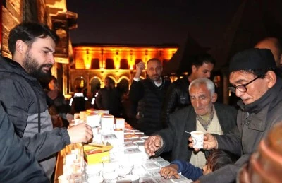 Kandil dolayısıyla salep ve kandil simidi dağıtıldı