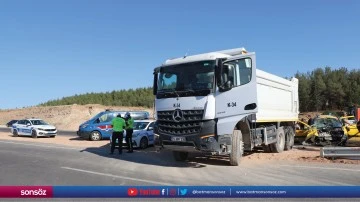 Kilis’te kamyonla çarpışan taksideki 2 kişi öldü, 8 kişi yaralandı