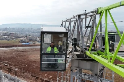 Kule vinç operatörleri inşaatlara hız kazandırıyor