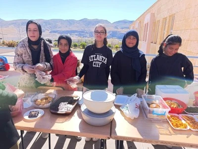 Lise öğrencileri, Gazze için kermes açtı