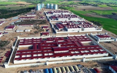 Mahkum yakınları açıklama yaptı; “Karar çıkıyor ama mahkumlar tahliye edilmiyor”