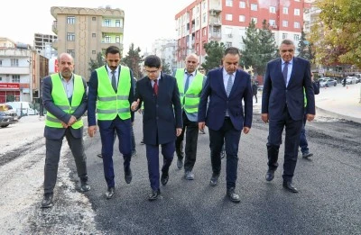 Mardin'de bozuk yollarda yama ve asfalt çalışmaları yapılıyor