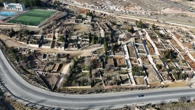 Mardin'de mezarlıklarda temizlik ve çevre düzenleme çalışması yapıldı