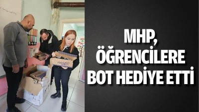 MHP, öğrencilere bot hediye etti