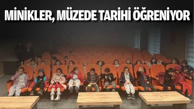 Minikler, müzede tarihi öğreniyor