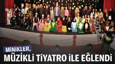 Minikler, müzikli tiyatro ile eğlendi