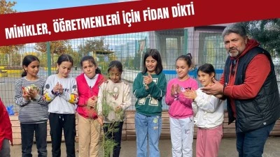 Minikler, öğretmenleri için fidan dikti