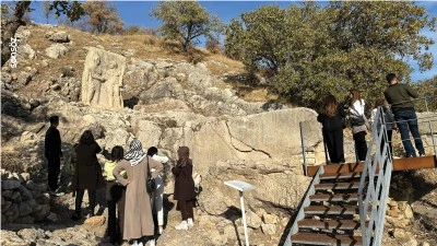 Nemrut Dağı eteklerinde sonbahar renkleri hakim oldu