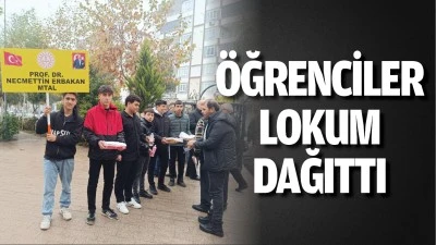 Öğrenciler lokum dağıttı