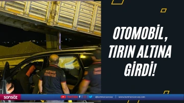 Otomobil, tırın altına girdi!