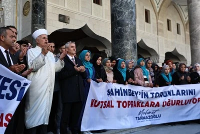 Şahinbey Belediyesi 177 öğrenciyi umreye gönderdi