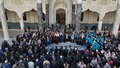 Şahinbey Belediyesi 177 öğrenciyi umreye gönderdi