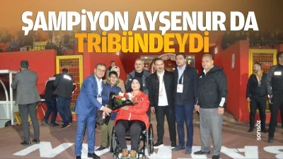 Şampiyon Ayşenur da tribündeydi