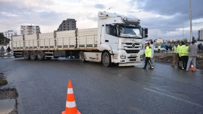 Şanlıurfa'da tırın çarptığı elektrikli bisikletin sürücüsü öğretmen öldü