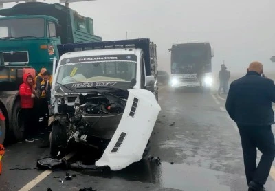 Siirt'te üç aracın karıştığı trafik kazasında 3 kişi yaralandı