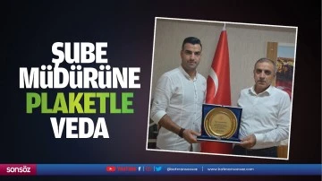 Şube Müdürüne plaketle veda…