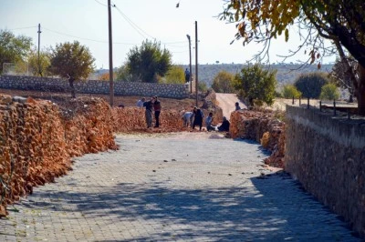 Yol çalışmasında belediye halk el ele