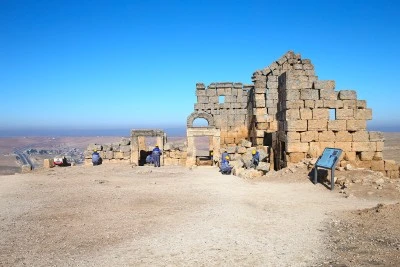 Zerzevan Kalesi'nin surları kazılarla ortaya çıkarılıyor